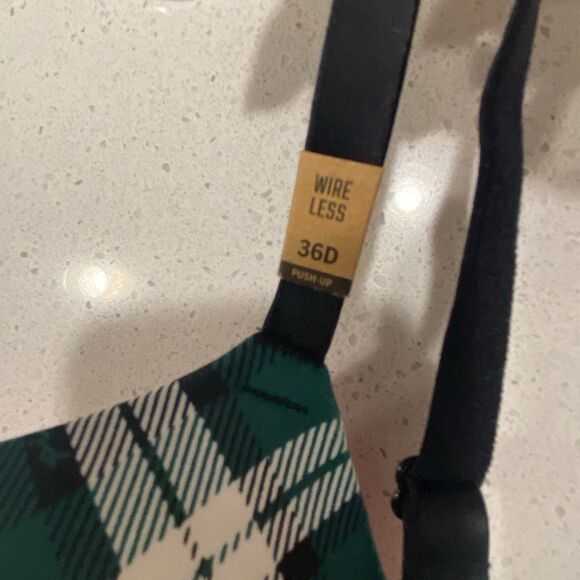 Victoria’s Secret wear everywhere wireless push-up bra, size 36D - Picture 8 of 8